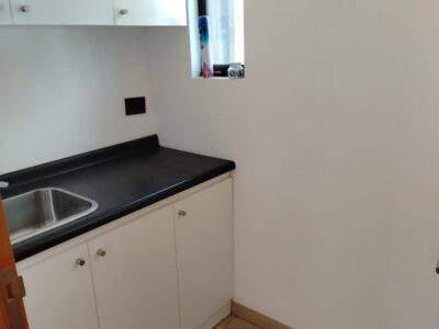 Oficina Comercial Vilumanque — 45 UF, 80 m², excelente estado