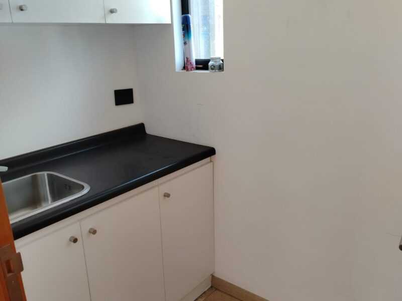 Oficina Comercial Vilumanque — 45 UF, 80 m², excelente estado