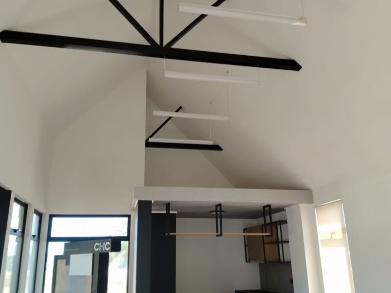 Oficina Comercial Vilumanque — 45 UF, 80 m², excelente estado