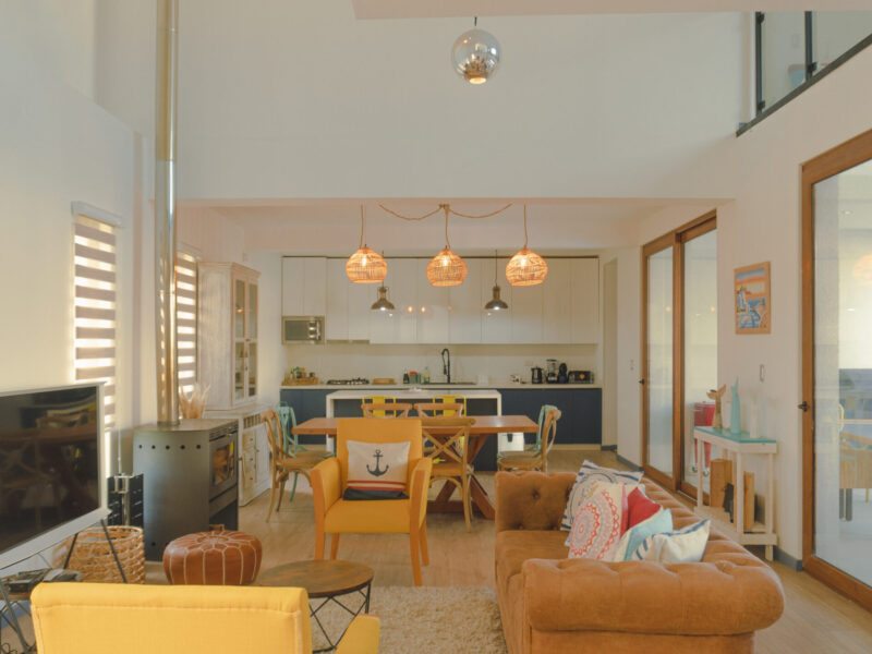 Espectacular casa de 2 pisos con piscina y a pasos de la playa en Pingueral