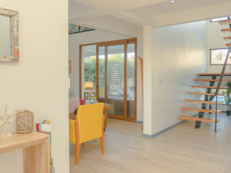 Espectacular casa de 2 pisos con piscina y a pasos de la playa en Pingueral