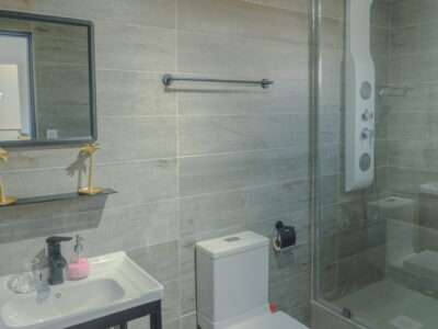 Espectacular casa de 2 pisos con piscina y a pasos de la playa en Pingueral