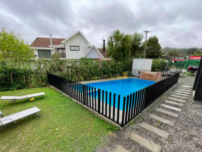 Espectacular casa de 2 pisos con piscina y a pasos de la playa en Pingueral