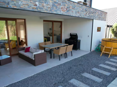 Espectacular casa de 2 pisos con piscina y a pasos de la playa en Pingueral